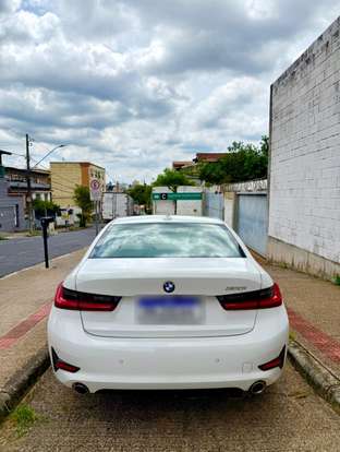 BMW-320i-2020