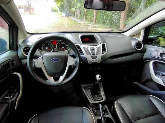 FORD-FIESTA-2010