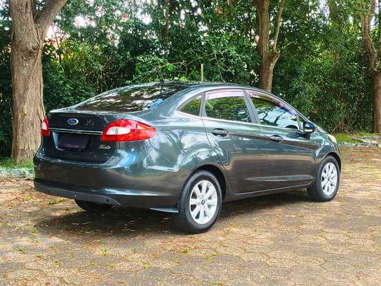 FORD-FIESTA-2010