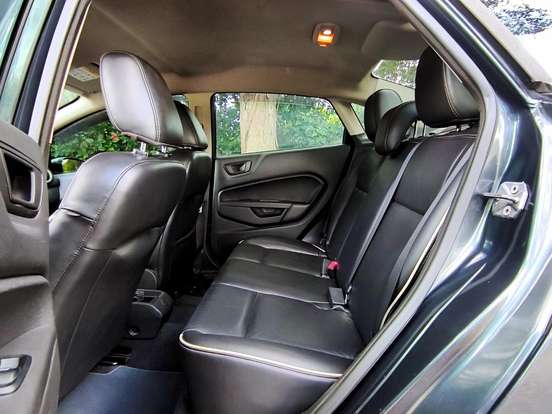FORD-FIESTA-2010