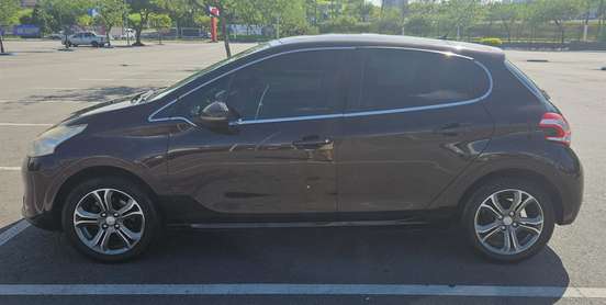 PEUGEOT-208-2013