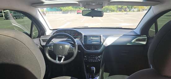 PEUGEOT-208-2013