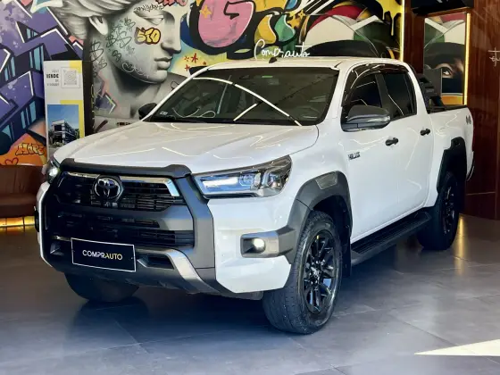 TOYOTA HILUX 2.8 D-4D TURBO DIESEL CD CONQUEST 4X4 AUTOMÁTICO TOYOTA HILUX 2.8 D-4D TURBO DIESEL CD CONQUEST 4X4 AUTOMÁTICO