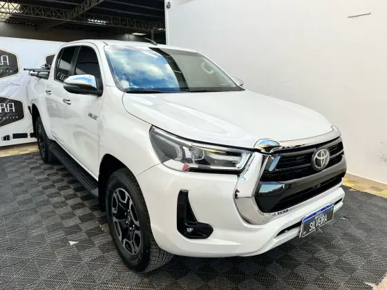 TOYOTA HILUX 2.8 D-4D TURBO DIESEL CD CONQUEST 4X4 AUTOMÁTICO
