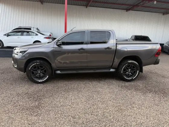 TOYOTA HILUX 2.8 D-4D TURBO DIESEL CD SRV 4X4 AUTOMÁTICO
