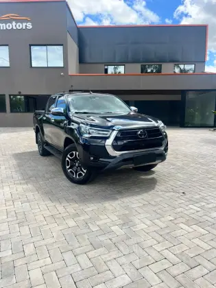 TOYOTA HILUX 2.8 D-4D TURBO DIESEL CD SRX 4X4 AUTOMÁTICO