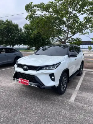 TOYOTA HILUX SW4 2.8 D-4D TURBO DIESEL DIAMOND 7L 4X4 AUTOMÁTICO TOYOTA HILUX SW4 2.8 D-4D TURBO DIESEL DIAMOND 7L 4X4 AUTOMÁTICO