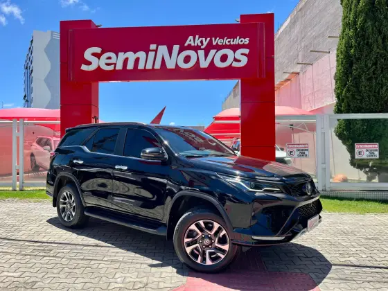 TOYOTA HILUX SW4 2.8 D-4D TURBO DIESEL SRX PLATINUM 7L 4X4 AUTOMÁTICO