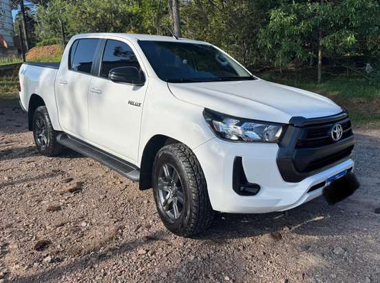 TOYOTA-HILUX-2023