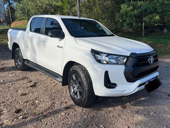 TOYOTA-HILUX-2.8 D-4D TURBO DIESEL CD SR 4X4 AUTOMÁTICO TOYOTA-HILUX-2023