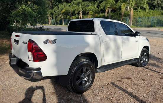 TOYOTA-HILUX-2023