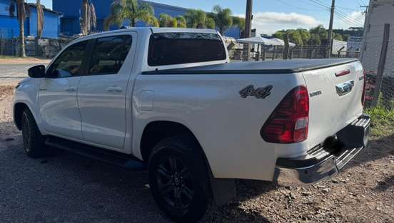 TOYOTA-HILUX-2023