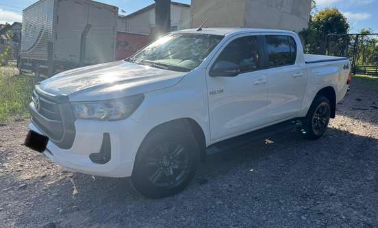 TOYOTA-HILUX-2023