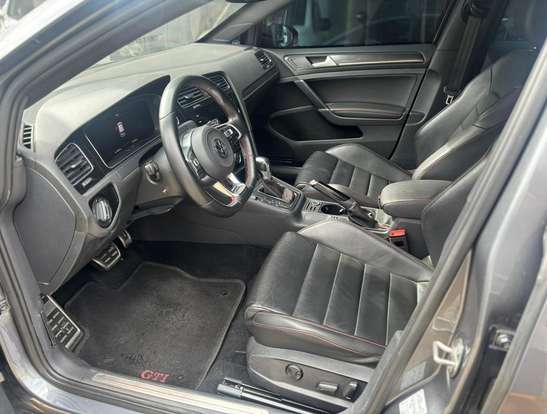 VOLKSWAGEN-GOLF-2019