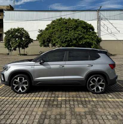 VOLKSWAGEN-TAOS-2023