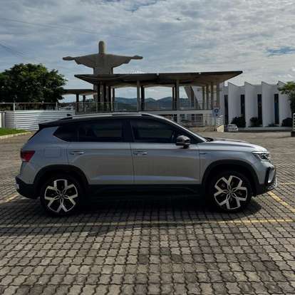 VOLKSWAGEN-TAOS-2023