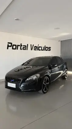 VOLVO V40 2.0 T4 DYNAMIC TURBO GASOLINA 4P AUTOMÁTICO VOLVO V40 2.0 T4 DYNAMIC TURBO GASOLINA 4P AUTOMÁTICO