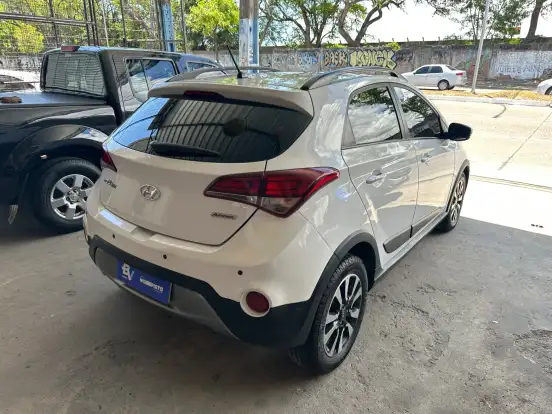 HYUNDAI-HB20X-2017