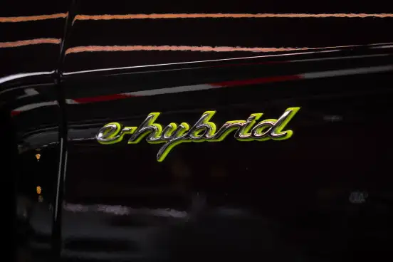 PORSCHE-PANAMERA-2023