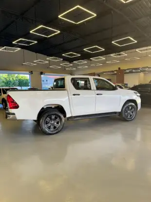 TOYOTA-HILUX-2021