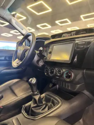 TOYOTA-HILUX-2021