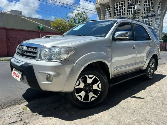 TOYOTA HILUX SW4 3.0 SRV 4X4 7 LUGARES 16V TURBO INTERCOOLER DIESEL 4P AUTOMÁTICO