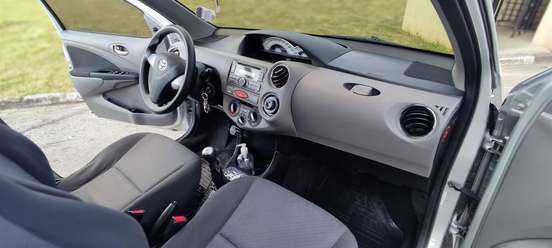 TOYOTA-ETIOS-1.5 XLS SEDAN 16V FLEX 4P MANUAL TOYOTA-ETIOS-2012