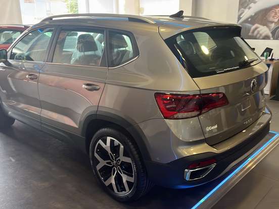 VOLKSWAGEN-TAOS-2025