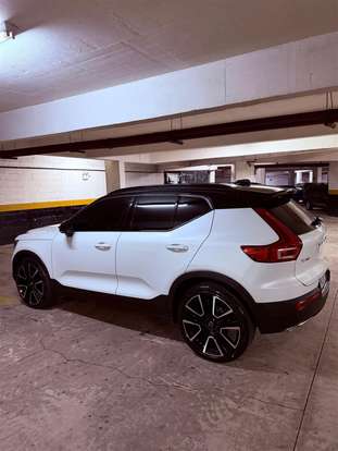 VOLVO-XC40-2019
