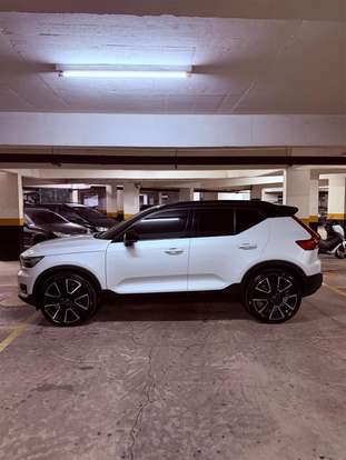 VOLVO-XC40-2019