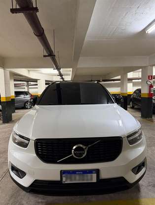 VOLVO-XC40-2019