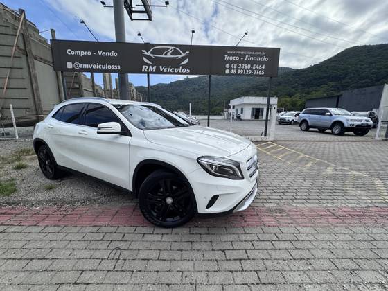 MERCEDES-BENZ GLA 200 1.6 CGI ADVANCE 16V TURBO FLEX 4P AUTOMÁTICO