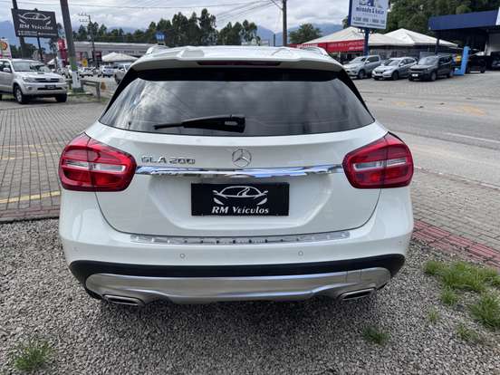 MERCEDES-BENZ-GLA 200-2016