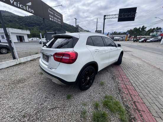 MERCEDES-BENZ-GLA 200-2016