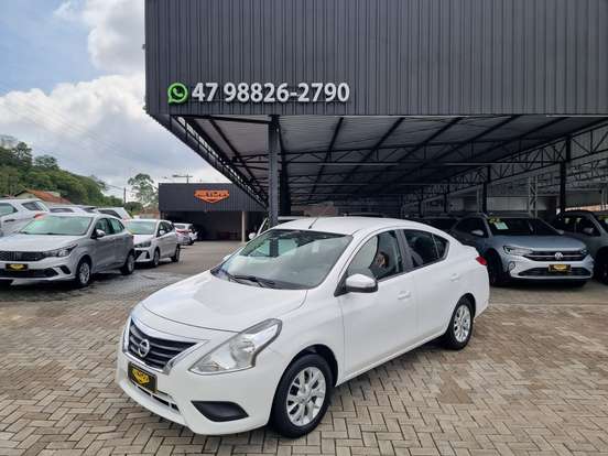 NISSAN-VERSA-2019