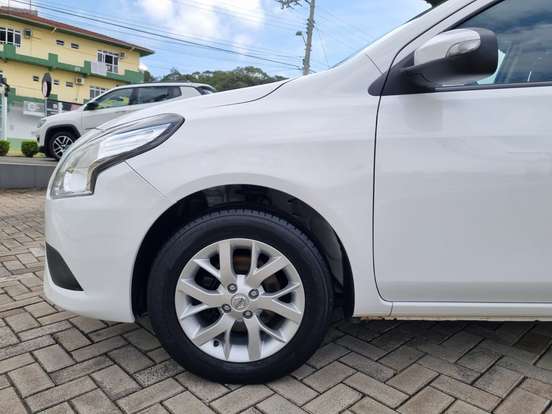 NISSAN-VERSA-2019
