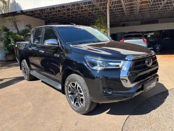 TOYOTA HILUX 2.8 D-4D TURBO DIESEL CD SRX 4X4 AUTOMÁTICO
