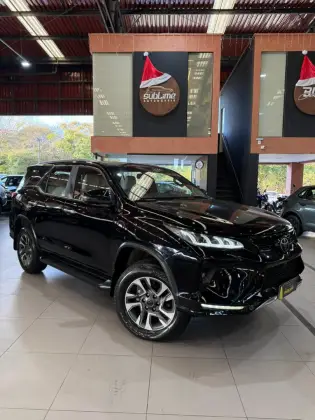 TOYOTA HILUX 2.8 SRX 4X4 CD 16V DIESEL 4P AUTOMÁTICO