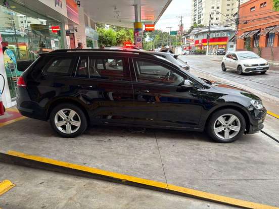 VOLKSWAGEN-GOLF-2016