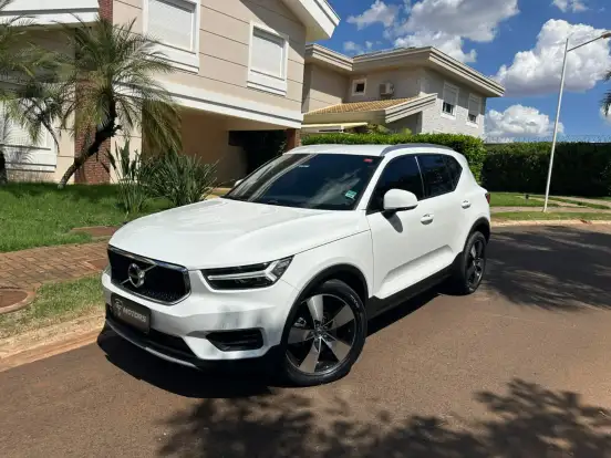 VOLVO-XC40-2019