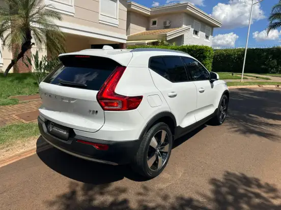 VOLVO-XC40-2.0 T5 GASOLINA MOMENTUM AWD GEARTRONIC VOLVO-XC40-2019