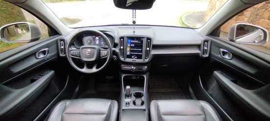 VOLVO-XC40-2018