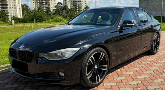 BMW-320i-2012