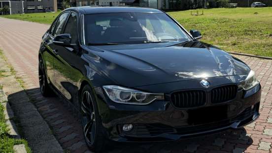 BMW-320i-2012