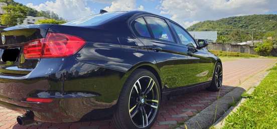 BMW-320i-2012