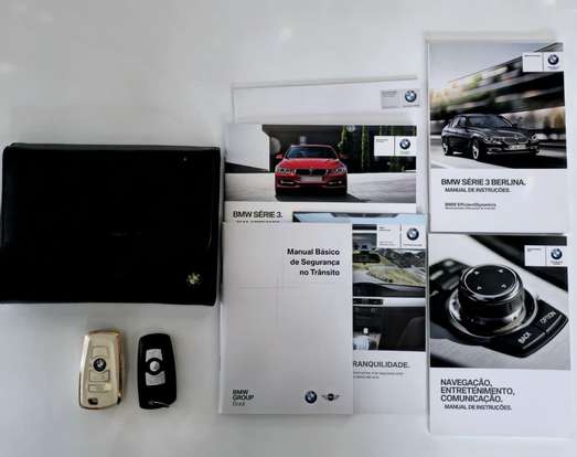 BMW-320i-2012