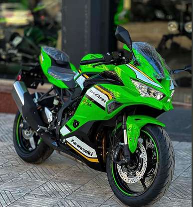KAWASAKI-NINJA ZX-4RR-2025