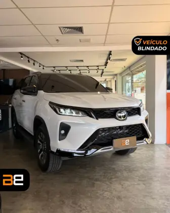 TOYOTA HILUX SW4 2.8 D-4D TURBO DIESEL DIAMOND 7L 4X4 AUTOMÁTICO