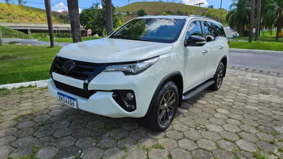 TOYOTA HILUX SW4 2.8 SRX 4X4 7 LUGARES 16V TURBO INTERCOOLER DIESEL 4P AUTOMÁTICO TOYOTA HILUX SW4 2.8 SRX 4X4 7 LUGARES 16V TURBO INTERCOOLER DIESEL 4P AUTOMÁTICO