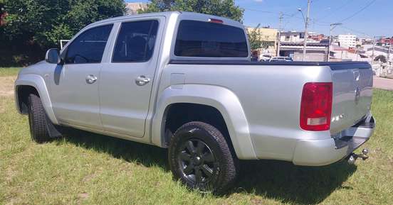 VOLKSWAGEN-AMAROK-2012
